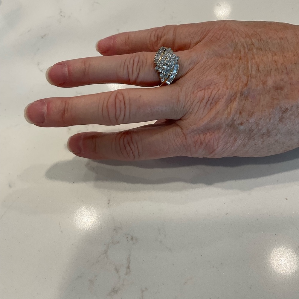 Lovely starburst diamond ring